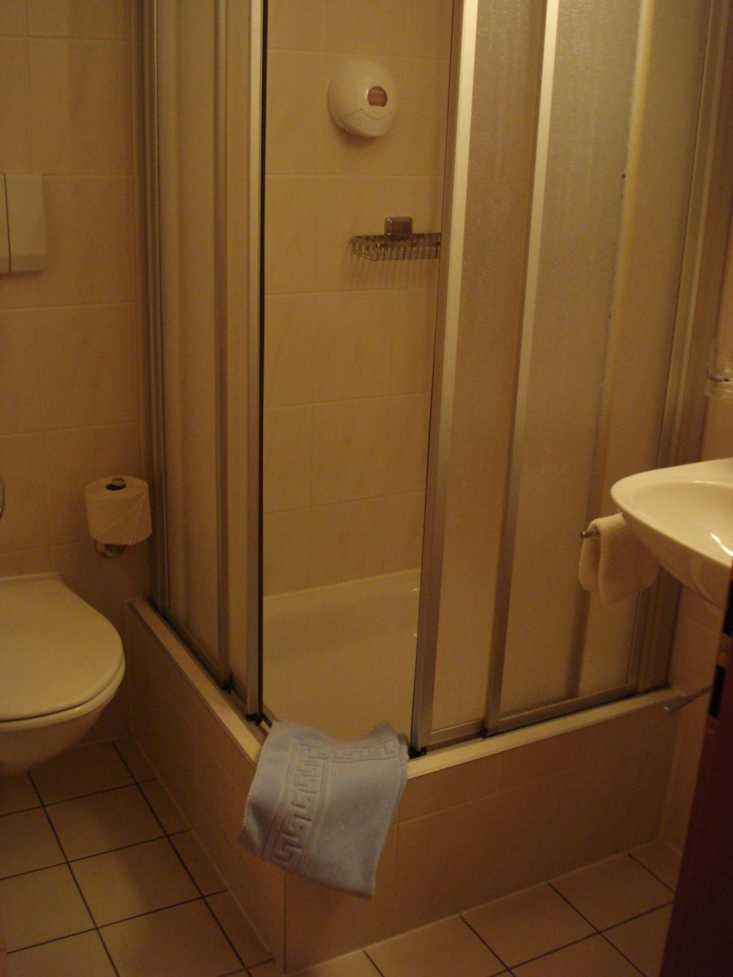 Hotel & Restaurant Bahnhof Reichenbach Reichenbach im Kandertal Extérieur photo